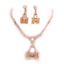 暗夜芳華 新光施華洛世奇水晶「夜來香」套裝，點亮頸間與耳畔的璀璨詩篇